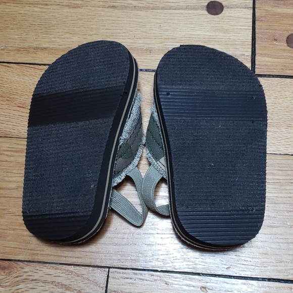 Camo Flip Flops - Picture 3 of 3